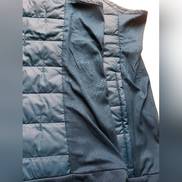 Nike Women's Therma-Fit Vest - Picture 7 of 14